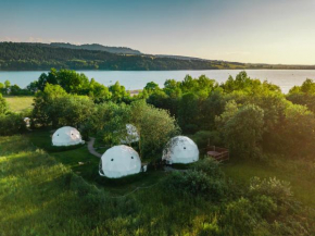 Biała Czapla Glamping z balią nad jeziorem czorsztyńskim